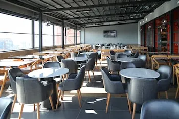 Expoist Hotel