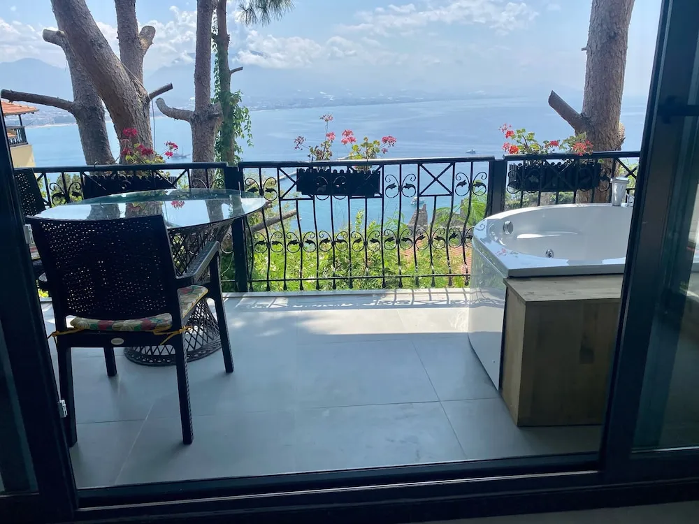 Romantic Oda, Küvet, Deniz Manzaralı