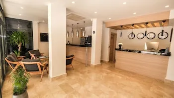 Alesta Seaside Residence