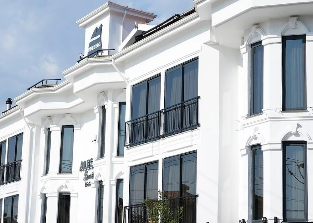 Alesta Seaside Residence