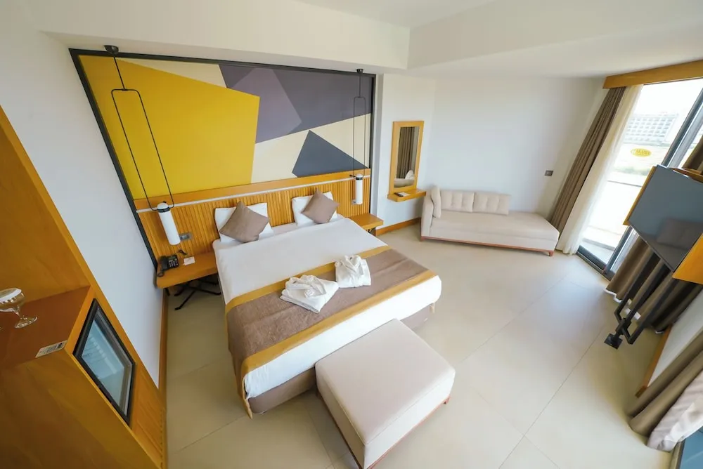Luxury Oda
