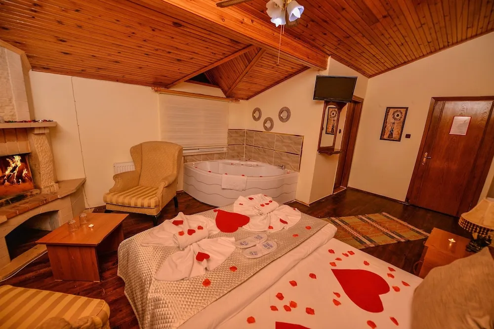 Deluxe Double Room with Spa Bath and Fireplace
