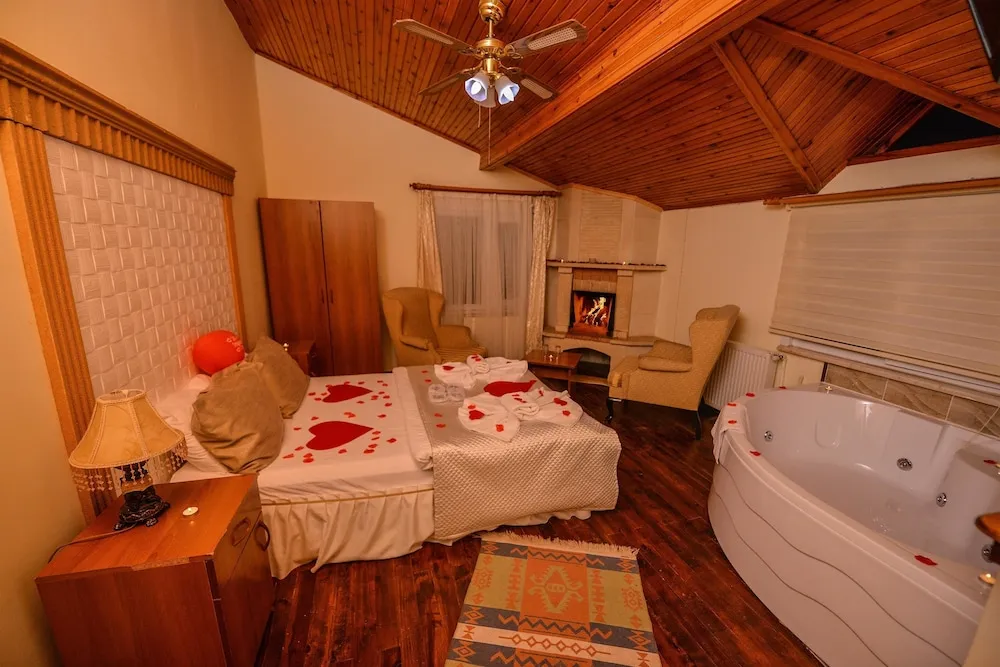 Deluxe Double Room with Spa Bath and Fireplace