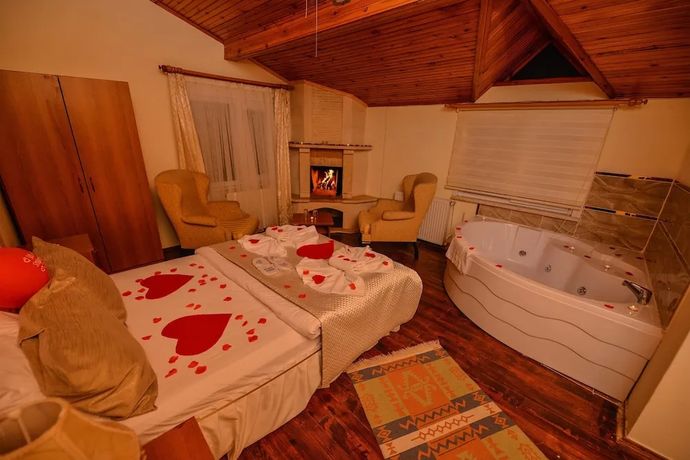 Deluxe Double Room with Spa Bath and Fireplace