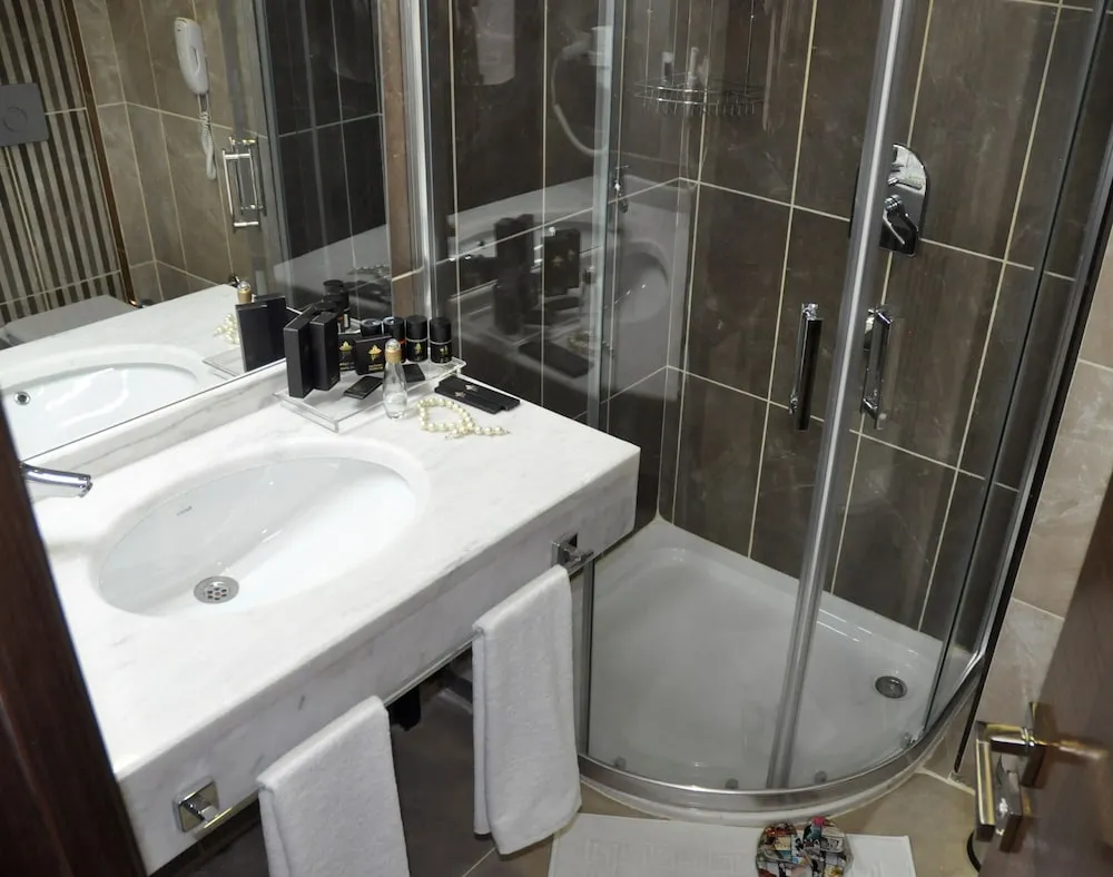 Corner Suite