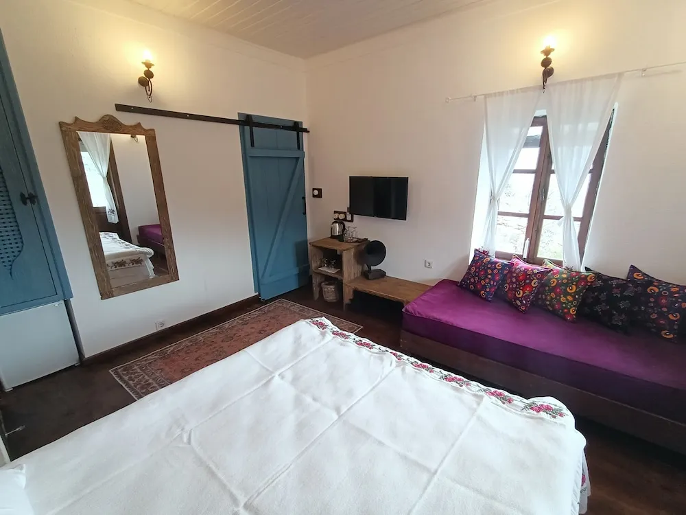 Design Üç Kişilik Oda, Sigara İçilmez, Deniz Manzaralı