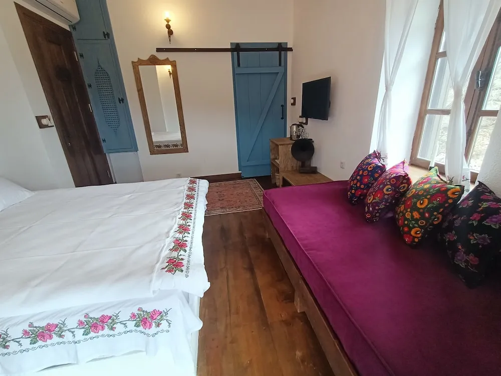 Design Üç Kişilik Oda, Sigara İçilmez, Deniz Manzaralı