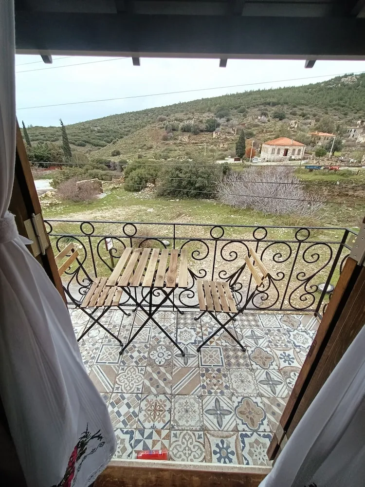 Design Üç Kişilik Oda, Sigara İçilmez, Deniz Manzaralı