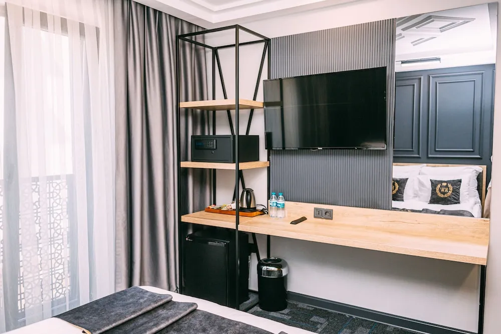 Deluxe Tek Büyük Yataklı Oda