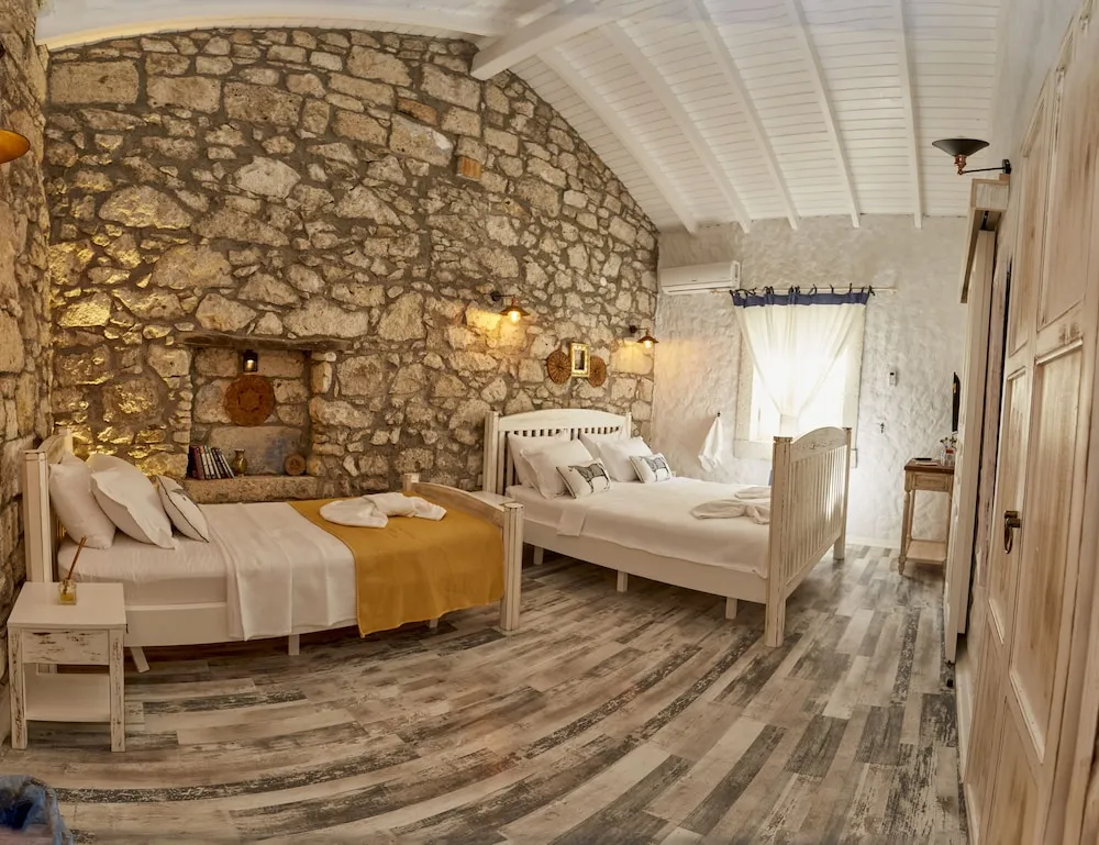 Deluxe Üç Kişilik Oda