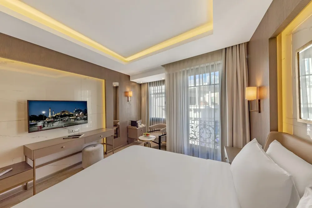 Superior Street View Room