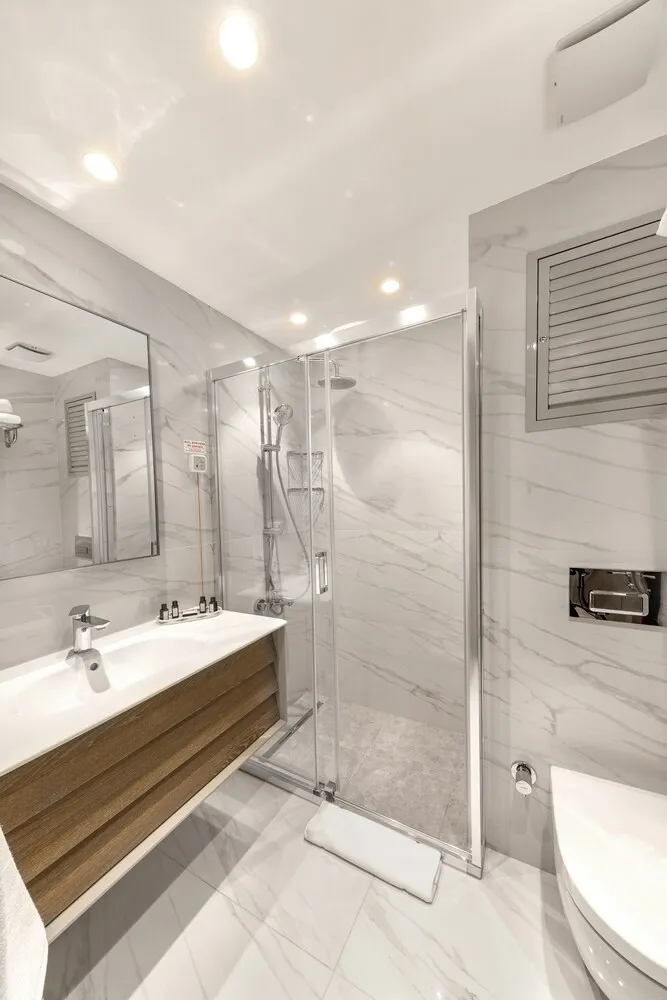 Superior Street View Room