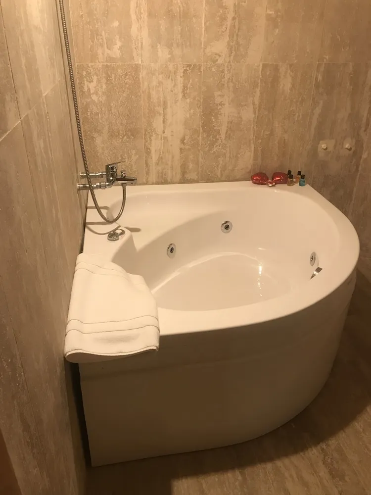Luxury Oda