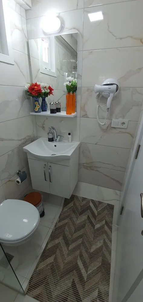 Standard Oda, 1 Büyük (Queen) Boy Yatak, Sigara İçilmez, Bahçe Manzaralı