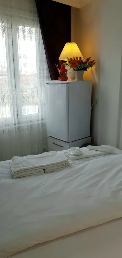 Standard Oda, 1 Büyük (Queen) Boy Yatak, Sigara İçilmez, Bahçe Manzaralı