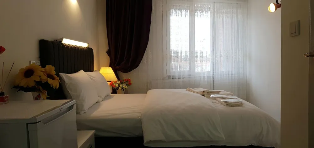 Grand Oda, 1 Büyük (Queen) Boy Yatak, Sigara İçilmez, Şehir Manzaralı