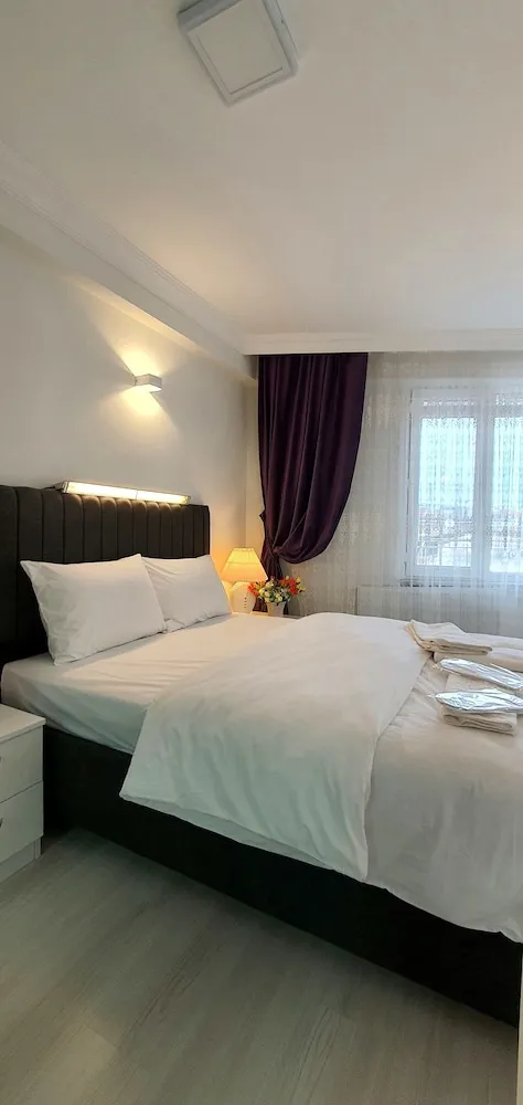 Grand Oda, 1 Büyük (Queen) Boy Yatak, Sigara İçilmez, Şehir Manzaralı