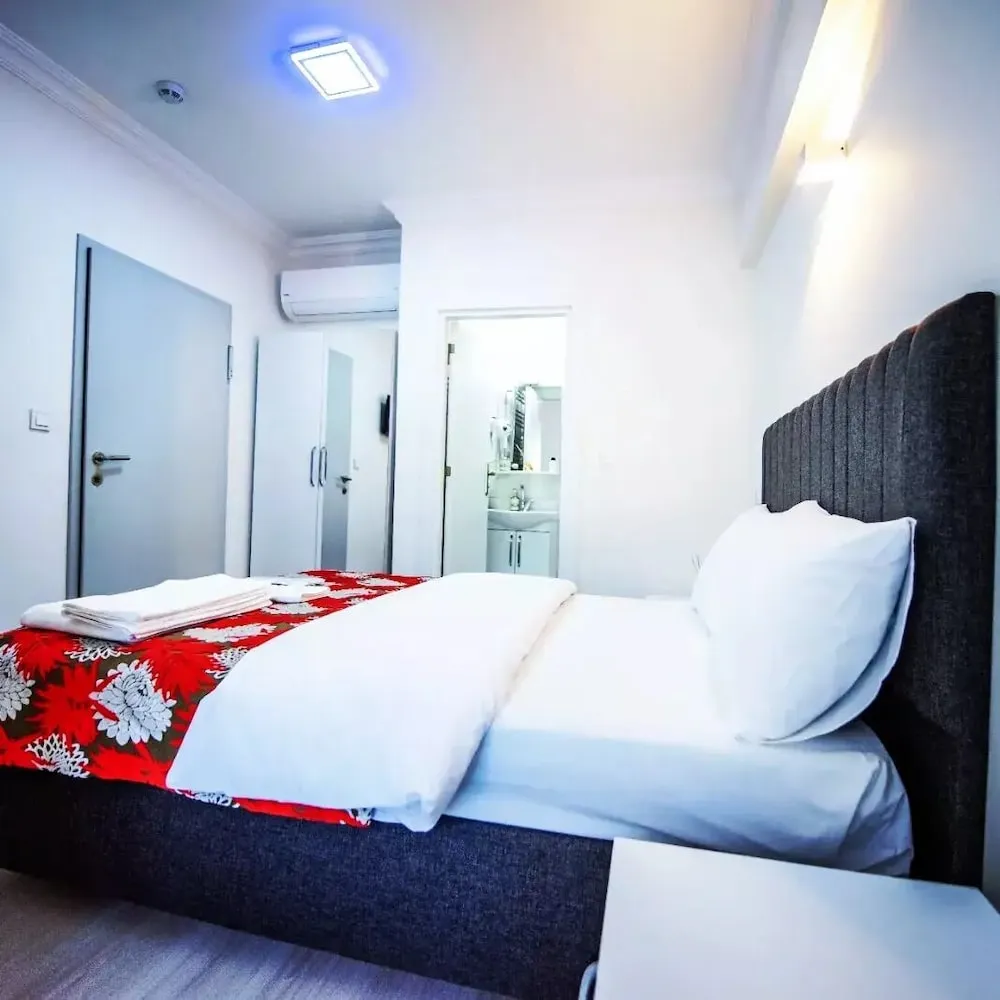 Grand Oda, 1 Büyük (Queen) Boy Yatak, Sigara İçilmez, Şehir Manzaralı