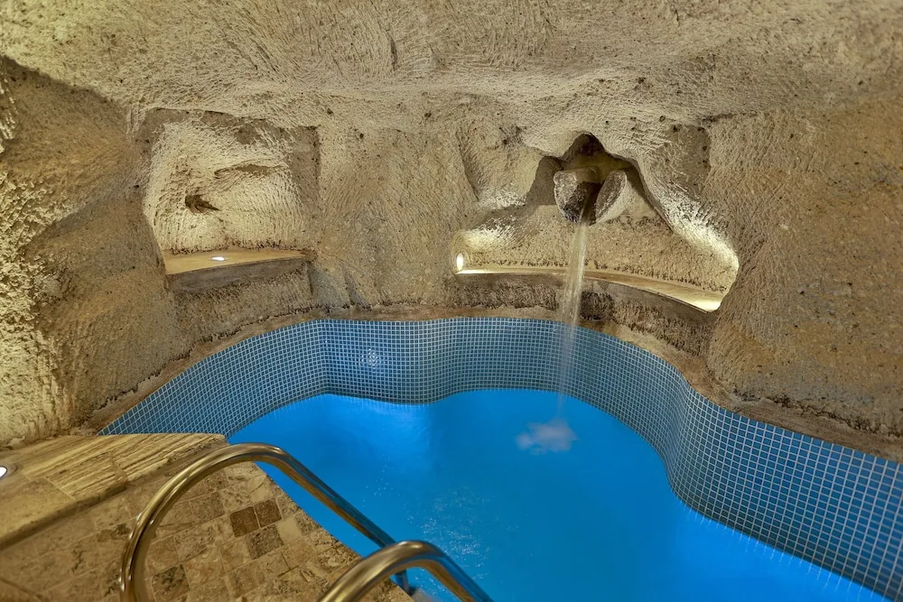 Special Cave Pool Suite