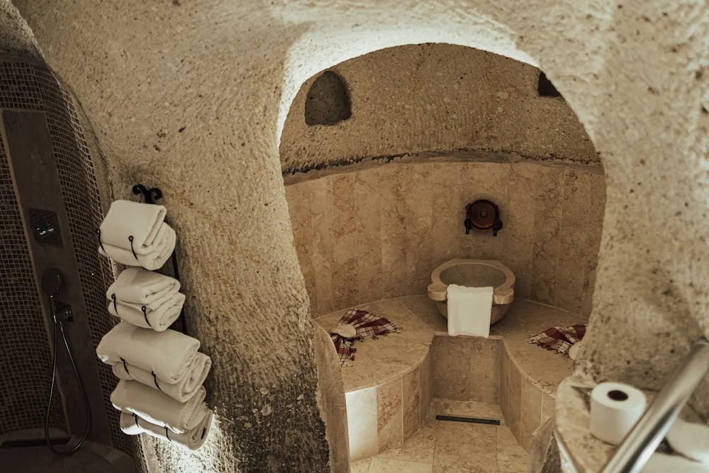 Special Cave Pool Suite
