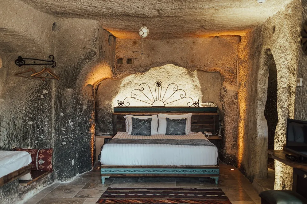 Special Cave Pool Suite