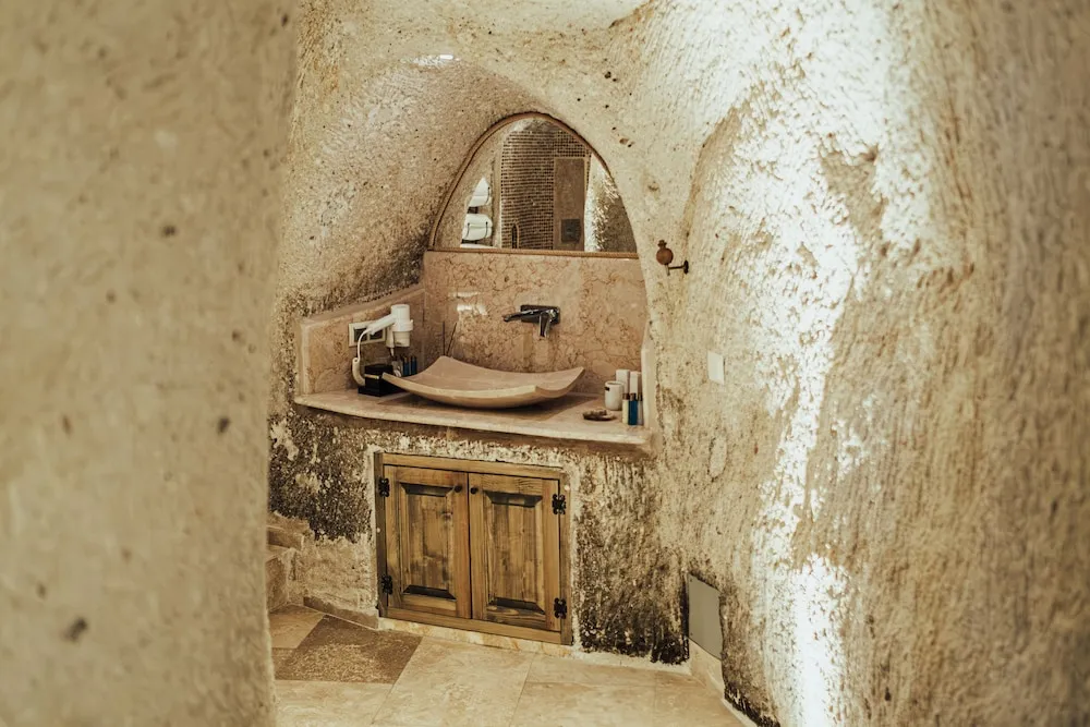 Special Cave Pool Suite