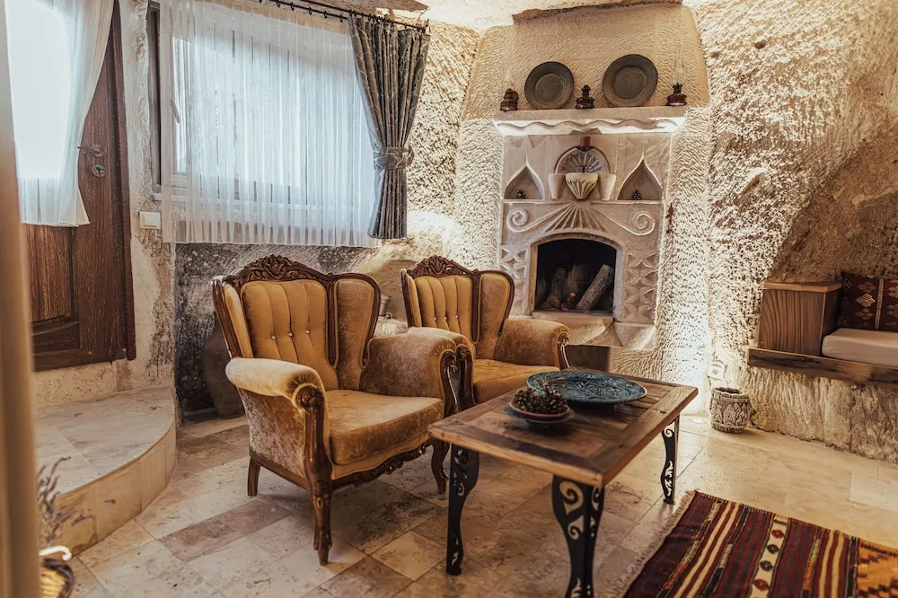 Special Cave Pool Suite