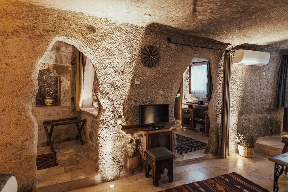Special Cave Pool Suite