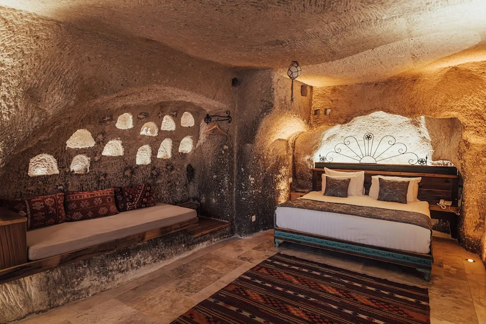 Special Cave Pool Suite