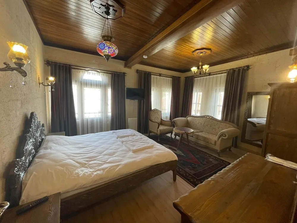 Honeymoon Tek Büyük Yataklı Oda
