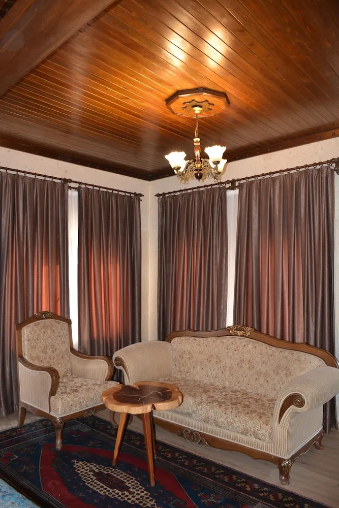 Honeymoon Tek Büyük Yataklı Oda