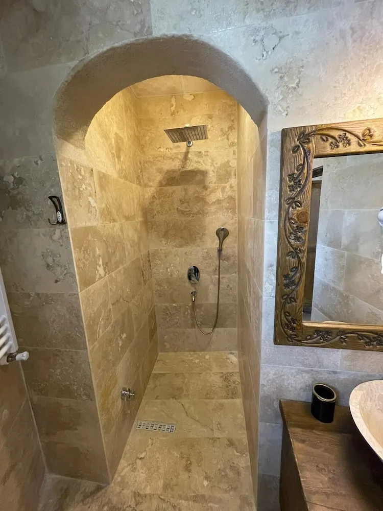 Honeymoon Tek Büyük Yataklı Oda