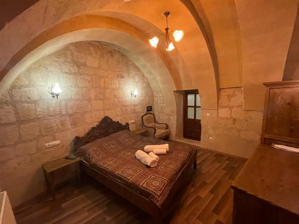 Honeymoon Tek Büyük Yataklı Oda