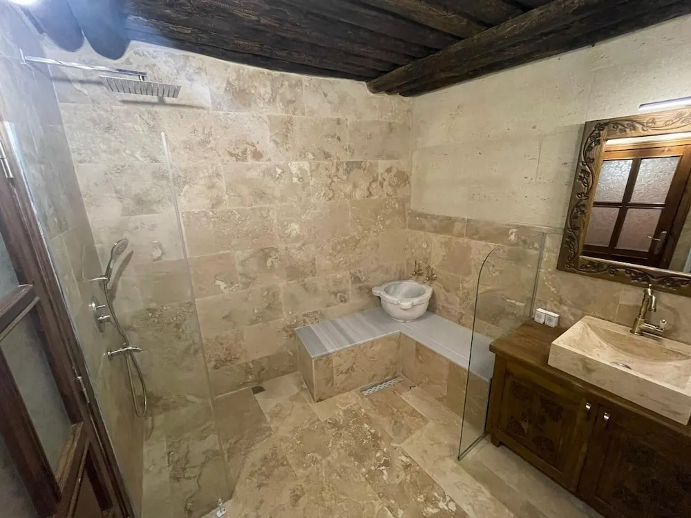 Honeymoon Tek Büyük Yataklı Oda