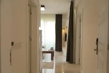 In Suit Luxury Hotel