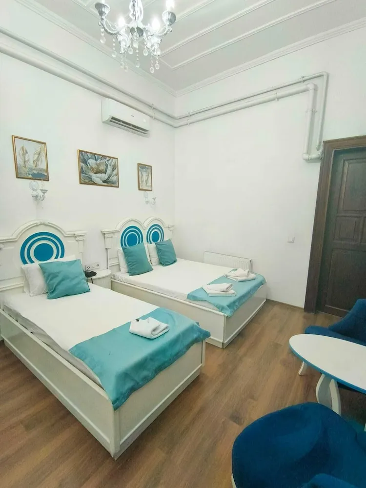Economy Tek Büyük veya İki Ayrı Yataklı Oda