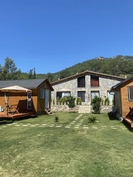 Kovan Bungalow & Camping