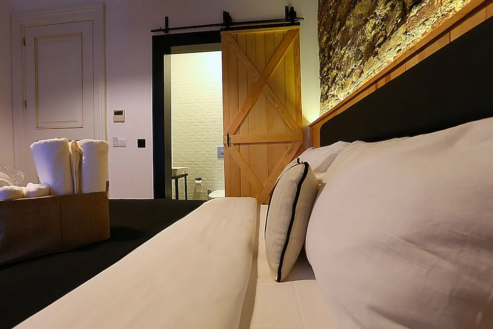 Standard Tek Büyük Yataklı Oda