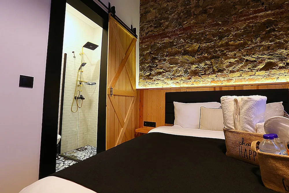 Standard Tek Büyük Yataklı Oda