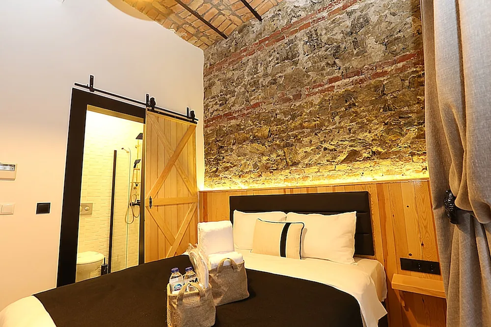 Standard Tek Büyük Yataklı Oda