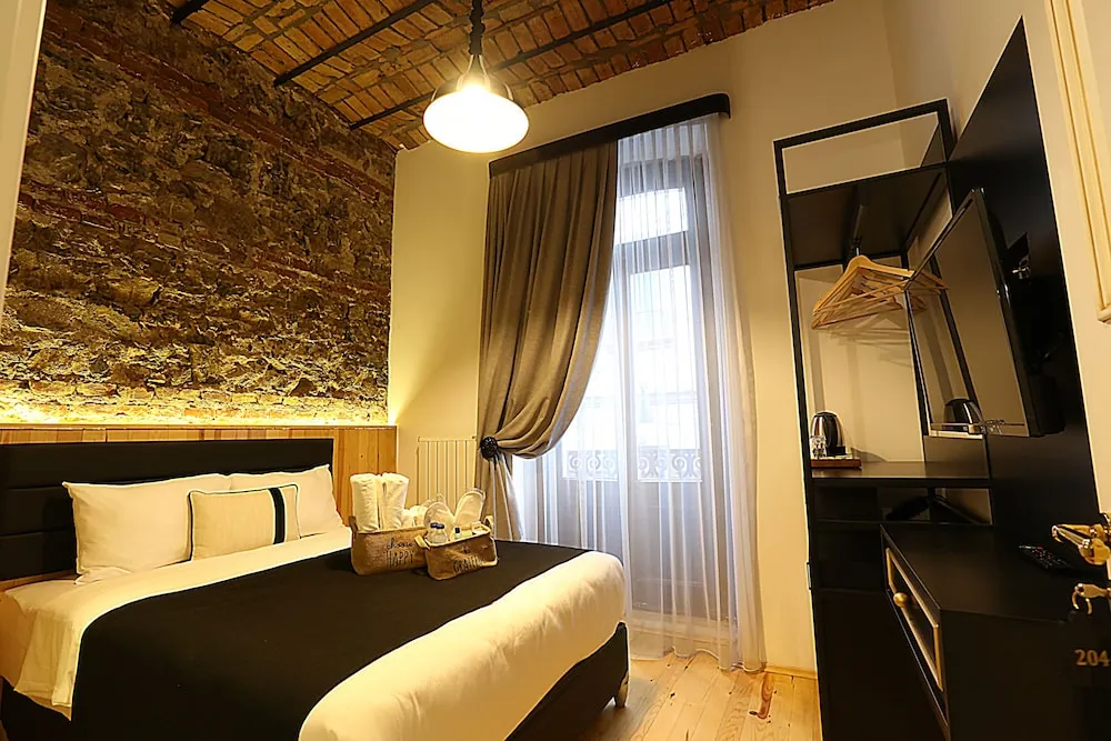 Standard Tek Büyük Yataklı Oda