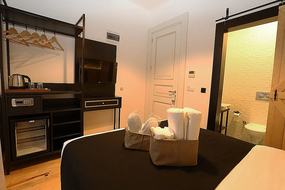 Standard Tek Büyük Yataklı Oda