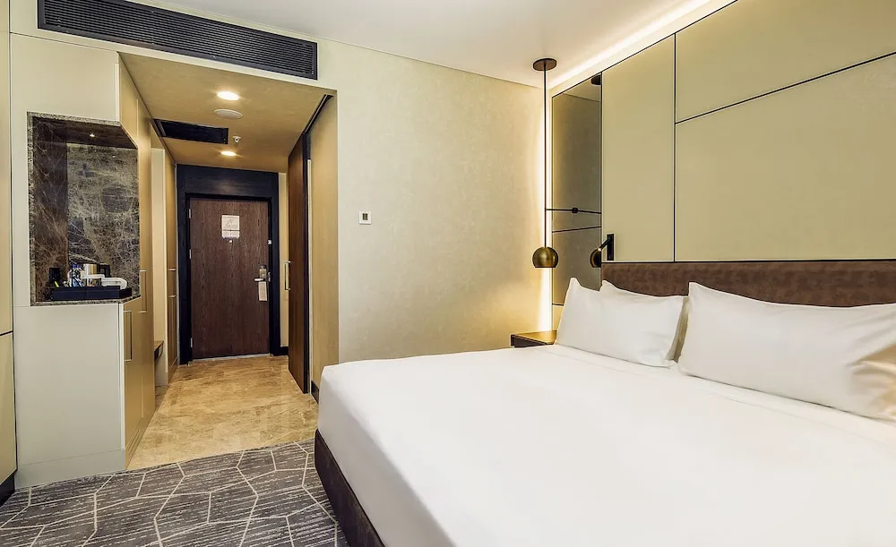 Superior Room King Courtyard View