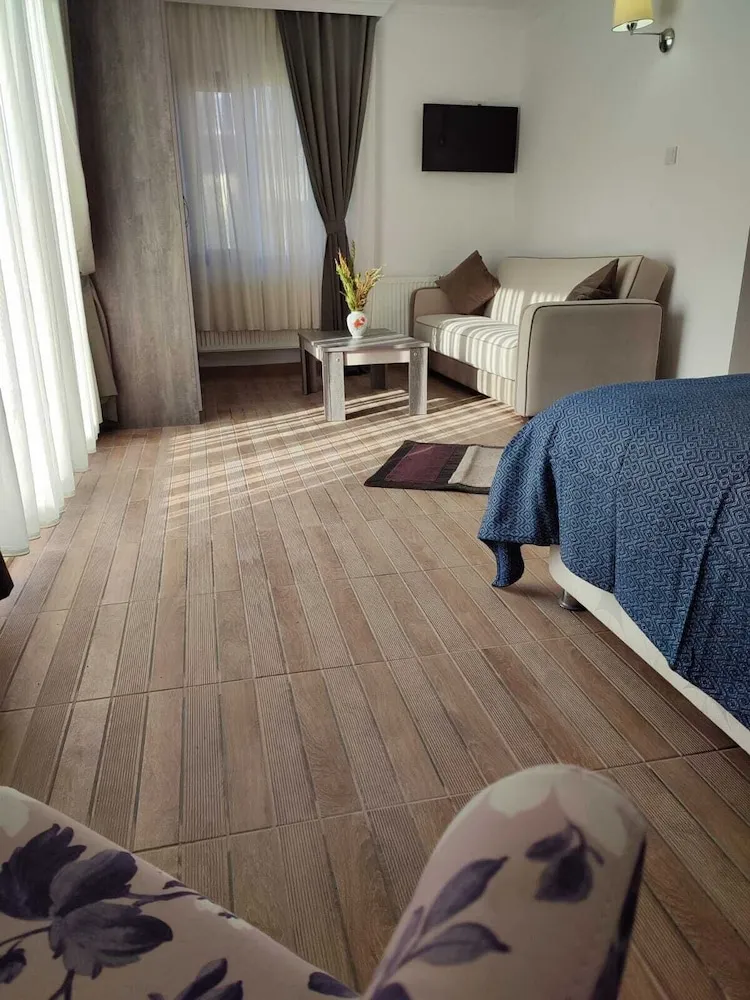 Basic Tek Büyük veya İki Ayrı Yataklı Oda