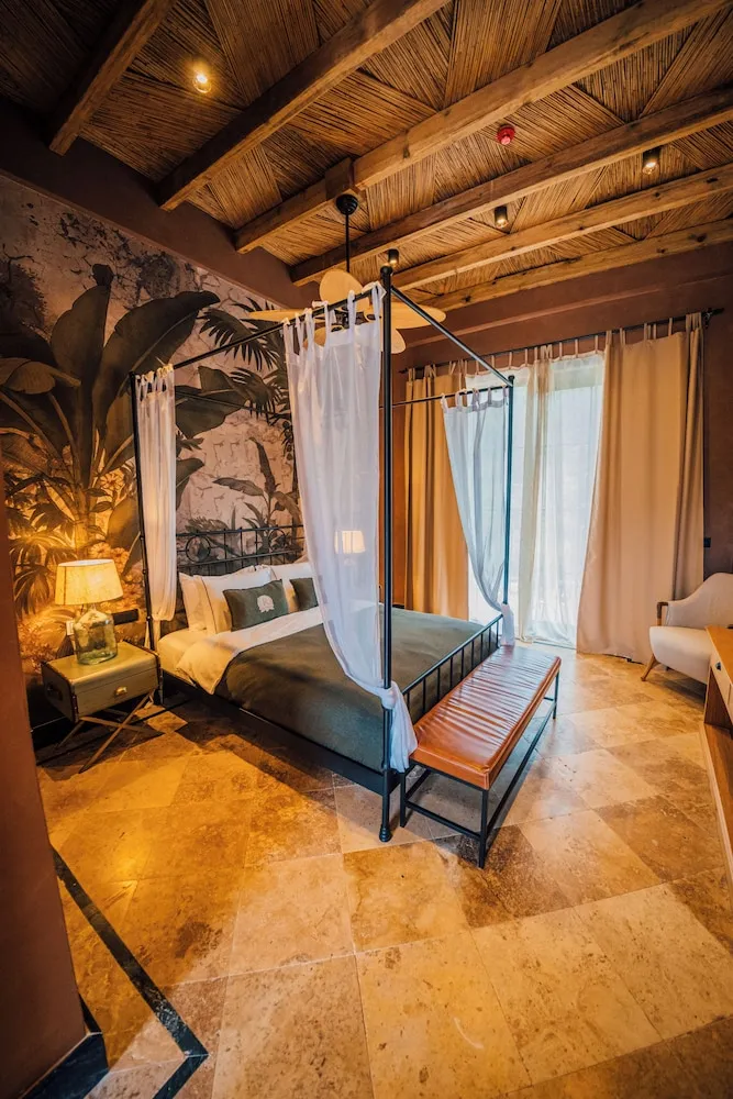 Deluxe Oda, Balkon, Havuz Manzaralı