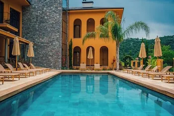 The Remote Hotel