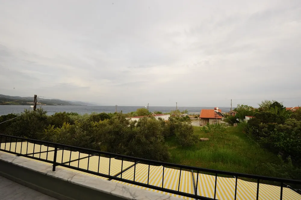 Deniz Manzarali 5 kisilik Oda