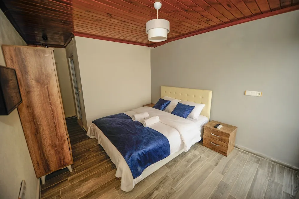 Deniz manzarali 3 kisilik Oda