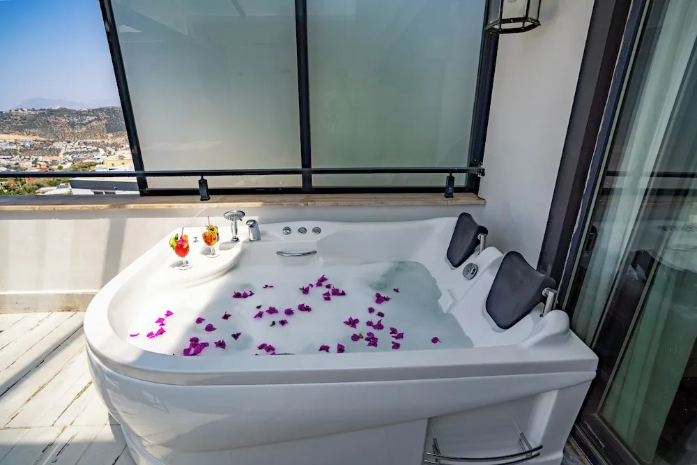 Royal Çatı Katı Süiti (Penthouse), 1 Yatak Odası, Sıcak Su Küveti, Deniz Manzaralı