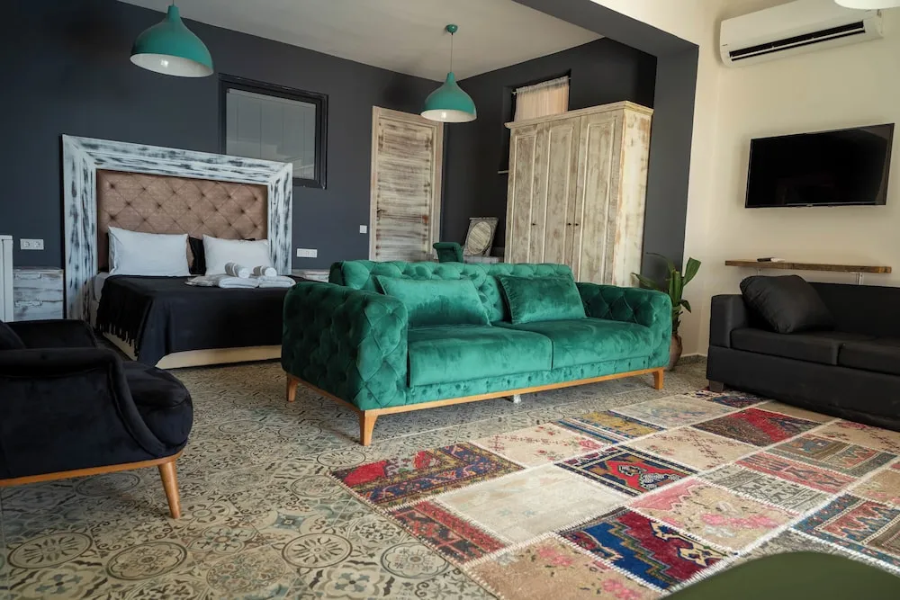 Süit, 1 Yatak Odası, Havuz Manzaralı